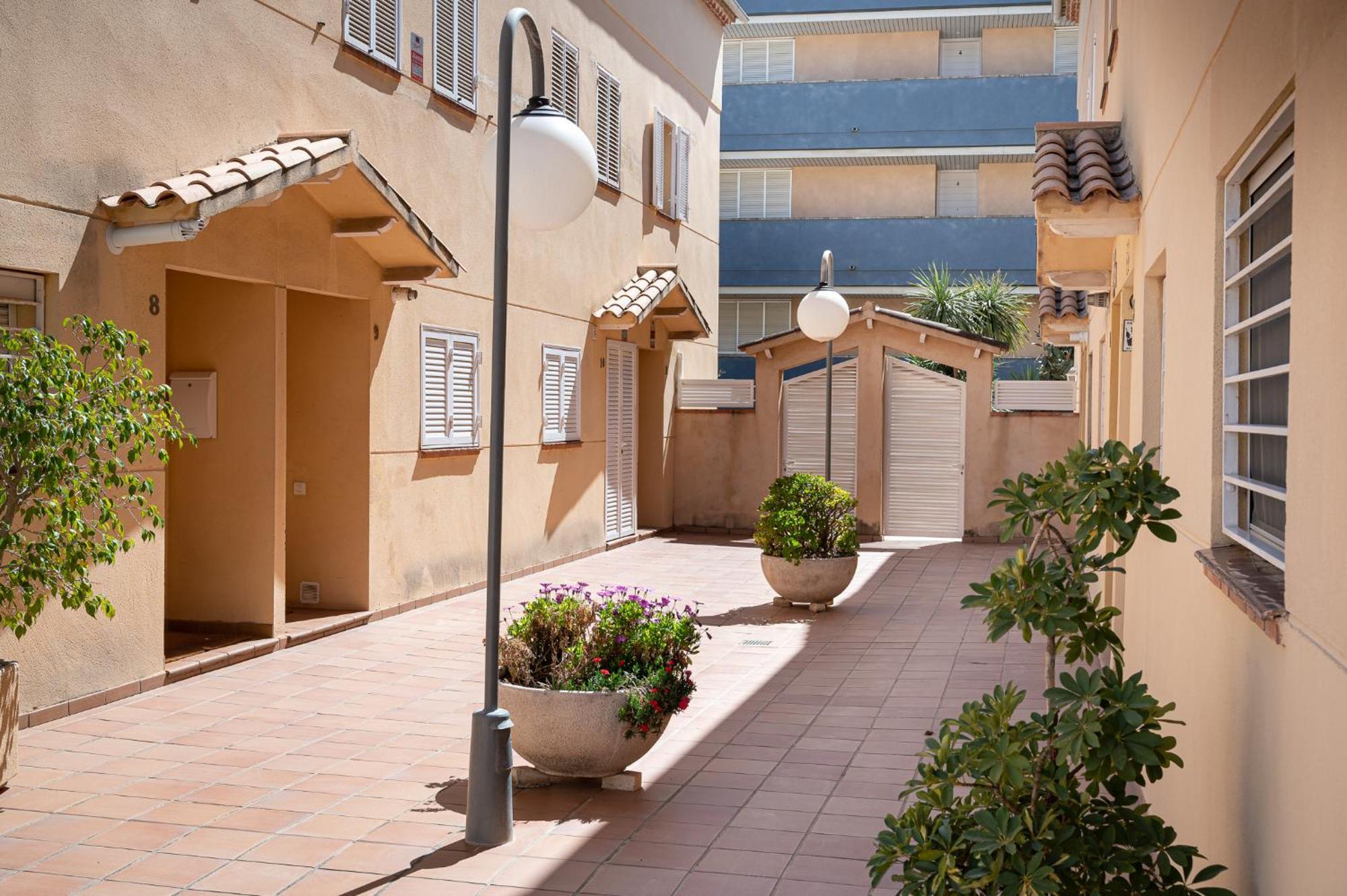 CAN LOLA Estupenda casa de 4 habitaciones con jardín a 150 metros de la playa Torredembarra Exterior foto