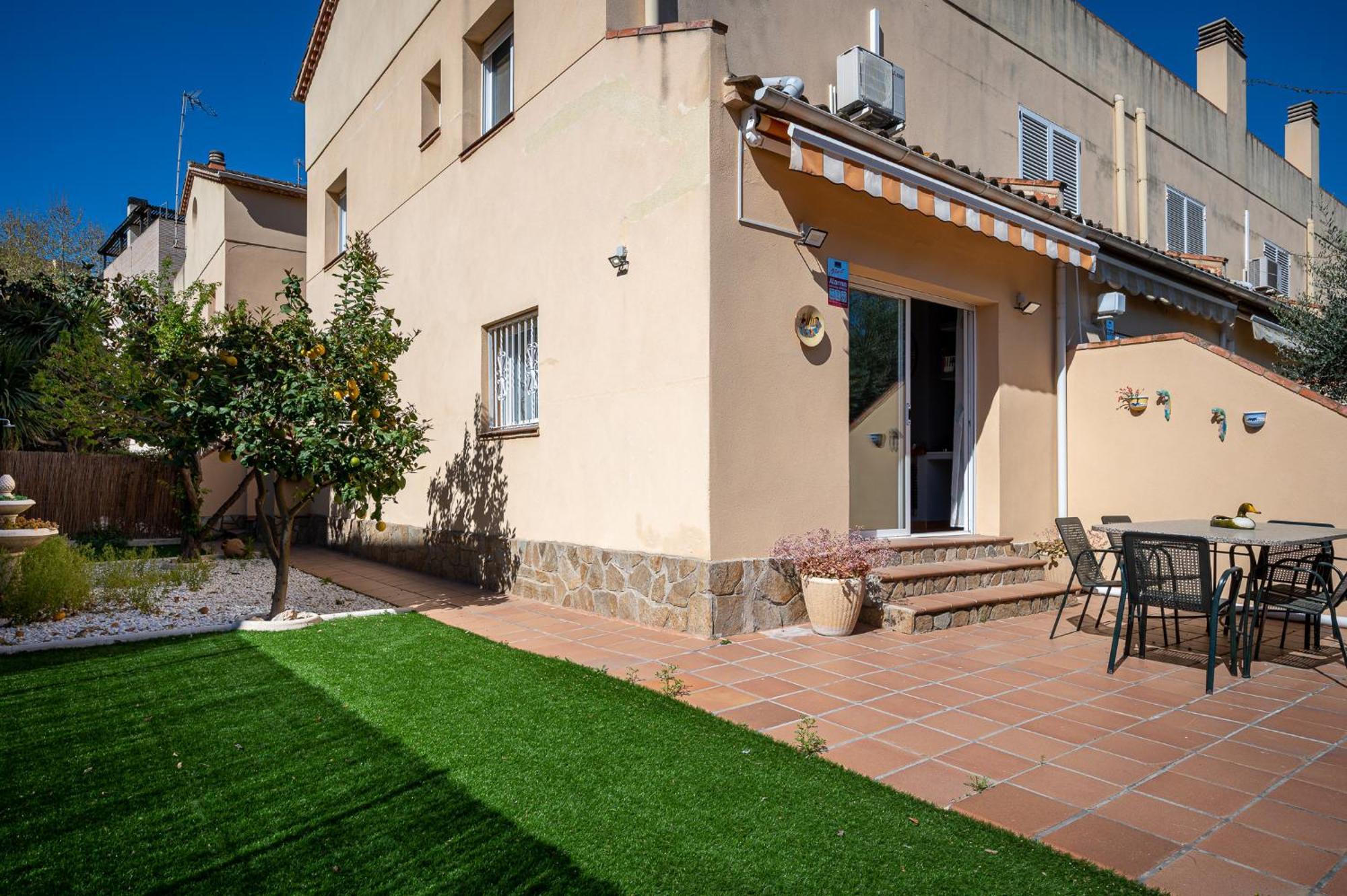CAN LOLA Estupenda casa de 4 habitaciones con jardín a 150 metros de la playa Torredembarra Exterior foto